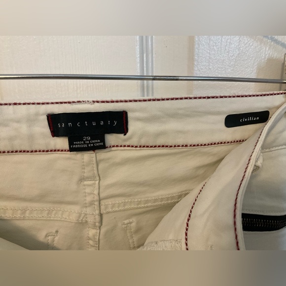 Sanctuary women’s size 29 cream cargo crop pants with black zippers accents. - Picture 3 of 8